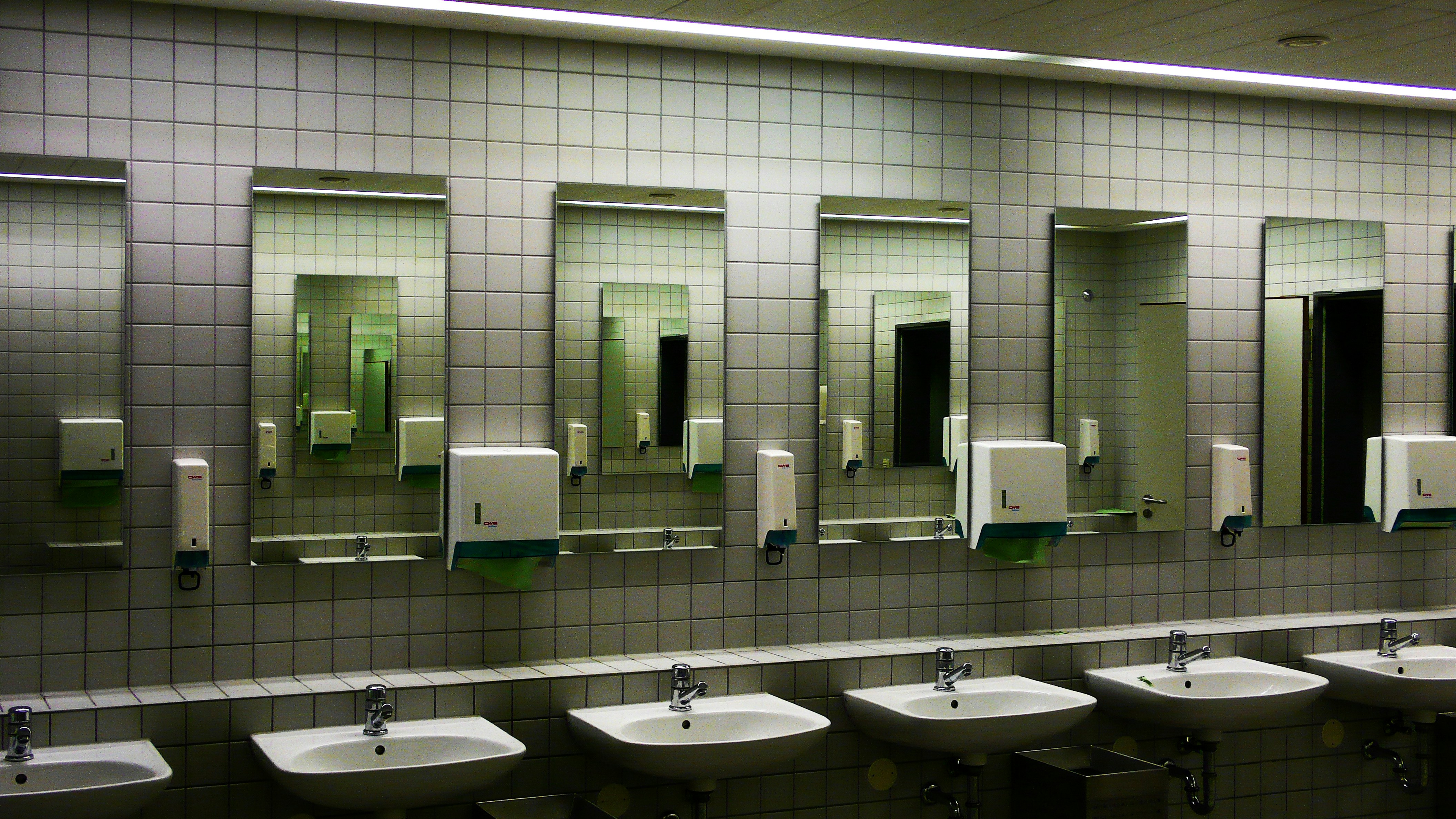Hospital washroom Pendulum Test for floor slip resistance